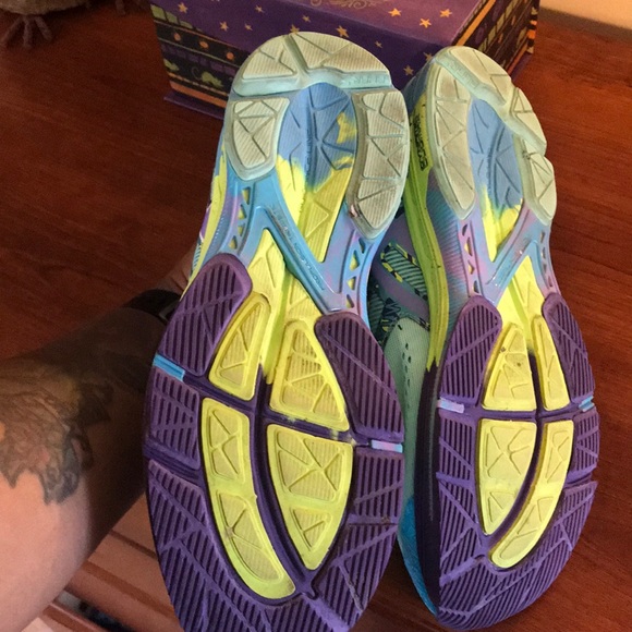 ASICS shoes - Picture 9 of 10